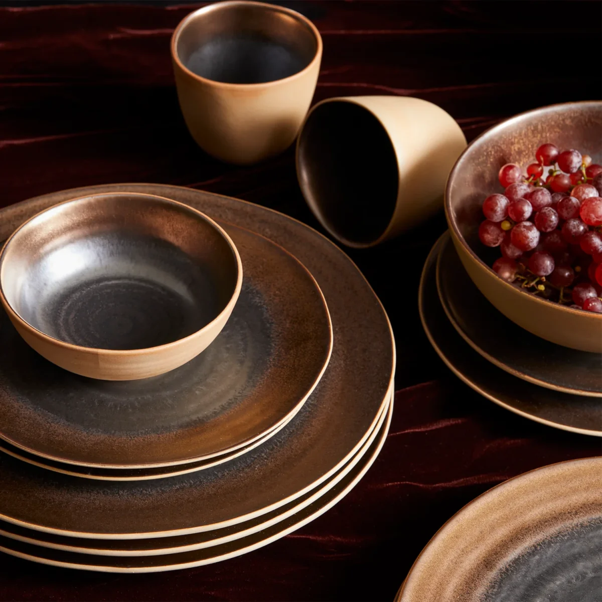 Akita Stoneware, 16-Piece Dinnerware Set