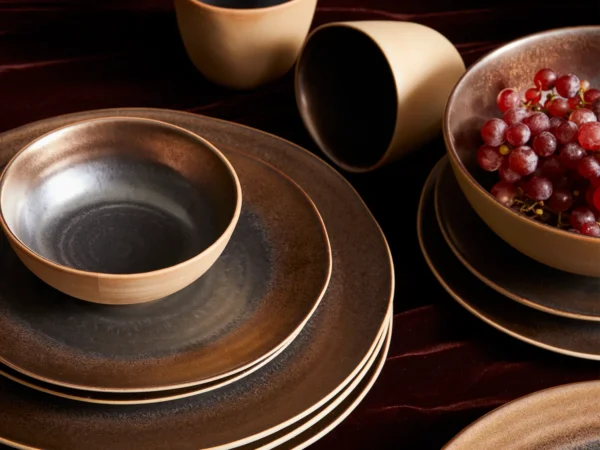 Akita Stoneware, 16-Piece Dinnerware Set
